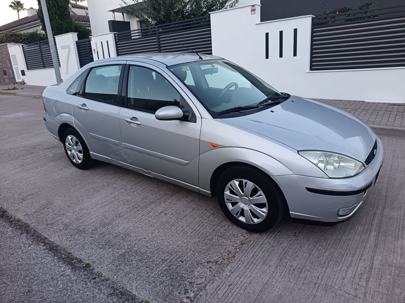 Ford Focus 2004 - foto 1