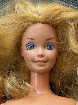 Barbie Peaches 'N Cream 1984