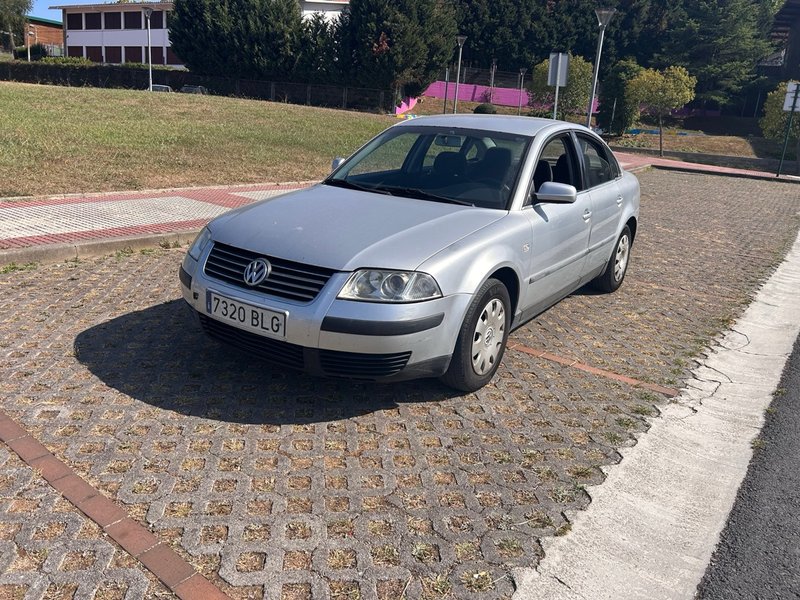 Volkswagen Passat 2001 - foto 1