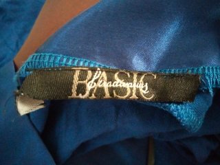 Blusa azul con escote en V