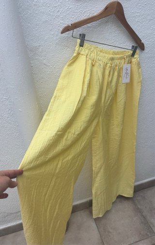 Pantalones fluidos nuevos amarillo mantequilla