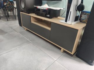Mueble TV puertas negro y madera
