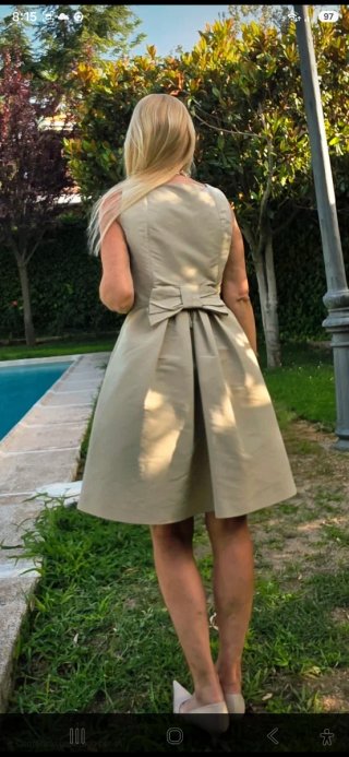 Increible vestido evento para un look total nude