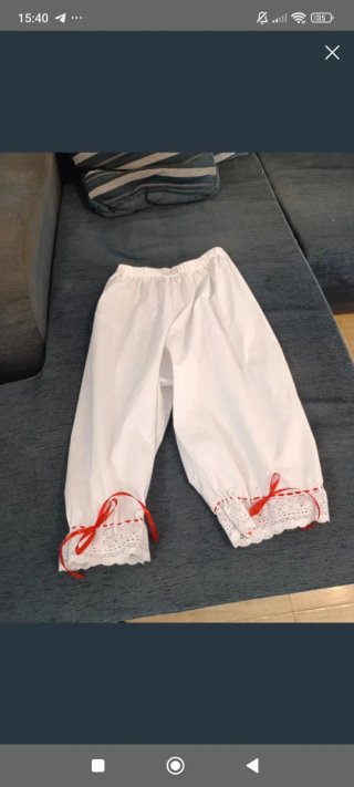 Pololos de fallera blancos con lazo rojo