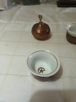 Set di tazze e zuccheriera in ottone