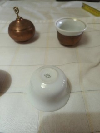 Set di tazze e zuccheriera in ottone