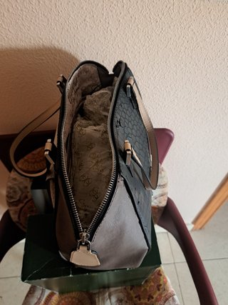 Bolso Guess Beige y Negro