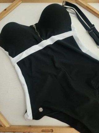 Bañador moldeador de Leonisa Negro y Blanco