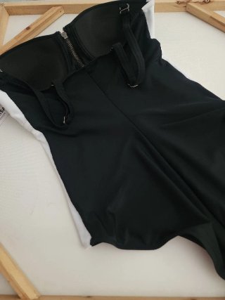 Bañador moldeador de Leonisa Negro y Blanco