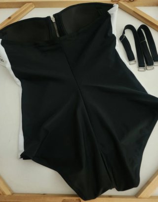 Bañador moldeador de Leonisa Negro y Blanco