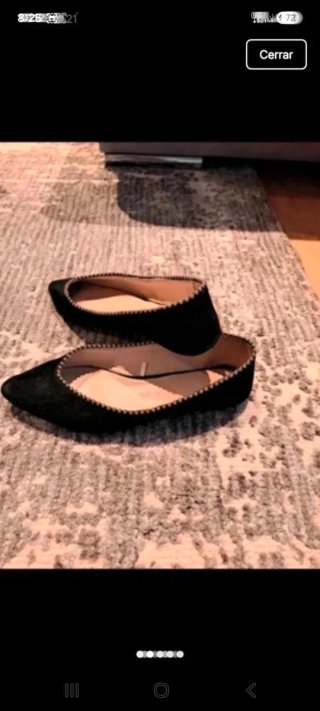 Zapatos planos negros con detalle
