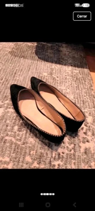 Zapatos planos negros con detalle
