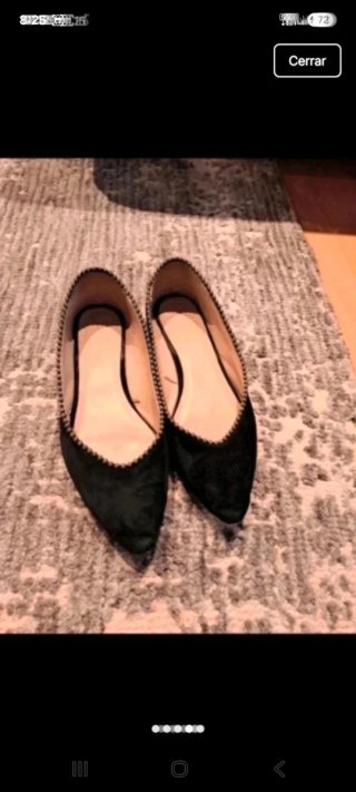 Zapatos planos negros con detalle