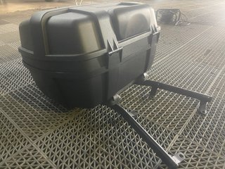 Baúl Moto 2 Cascos SHAD Soporte Regulable