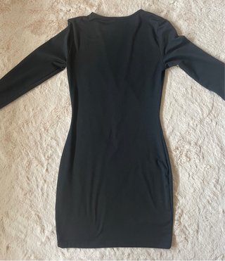 Vestido negro escote transparente