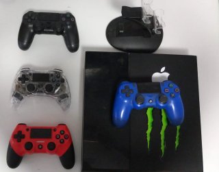 PS4 + 4 mandos + cargador