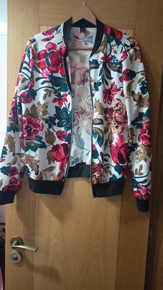 Cazadora floral chica