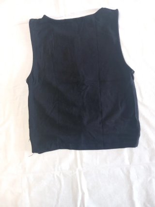 Top negro Stradivarius con nudo