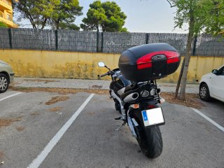 Suzuki GSR 600 Negra y Plata