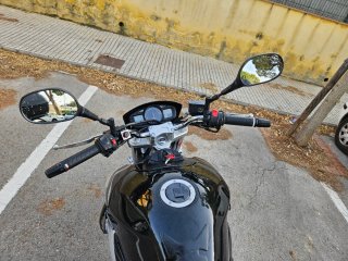 Suzuki GSR 600 Negra y Plata