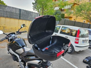 Suzuki GSR 600 Negra y Plata