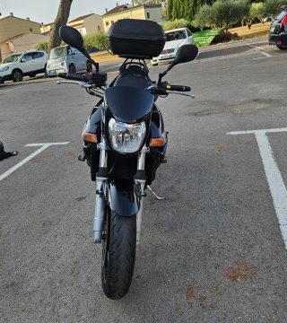 Suzuki GSR 600 Negra y Plata