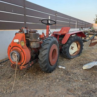 Tractor Pascuali con arado