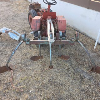Tractor Pascuali con arado