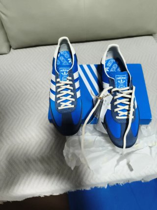 Zapatillas Adidas Clásicas Azul y Blanco