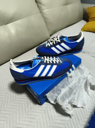 Zapatillas Adidas Clásicas Azul y Blanco