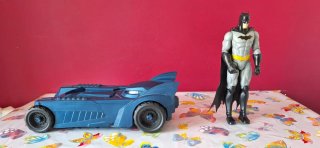 Batmovil Bizak DC Batman + Muñeco 30cm