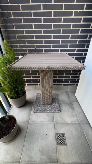 Conjunto mesa y 2 sillas exterior + Cojines