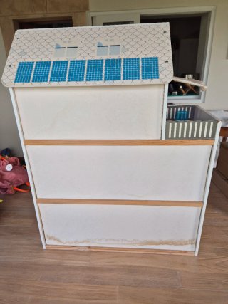 Casita de muñecas madera con muebles y ascensor