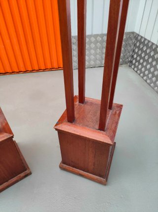 Peanas de madera caoba Art Deco