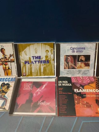 8 CDs Música Variada: Amor, Boleros, Reggae
