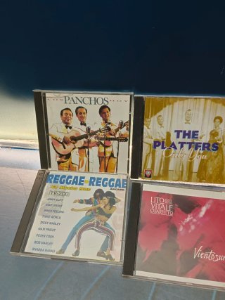 8 CDs Música Variada: Amor, Boleros, Reggae