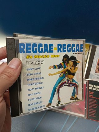 8 CDs Música Variada: Amor, Boleros, Reggae