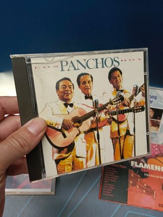 8 CDs Música Variada: Amor, Boleros, Reggae