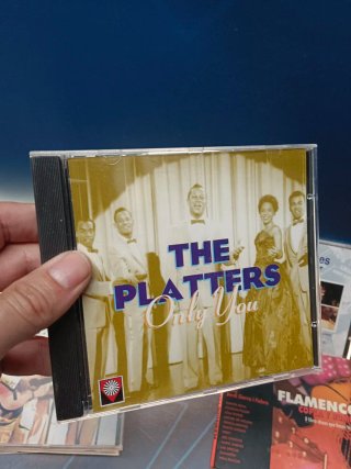 8 CDs Música Variada: Amor, Boleros, Reggae