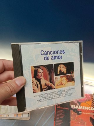 8 CDs Música Variada: Amor, Boleros, Reggae