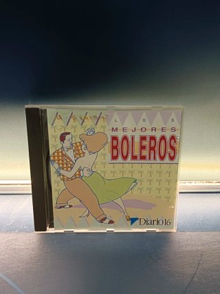 8 CDs Música Variada: Amor, Boleros, Reggae