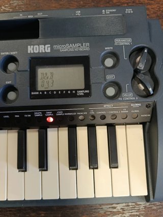 Korg microSAMPLER + Microfono + alternatore nuovo