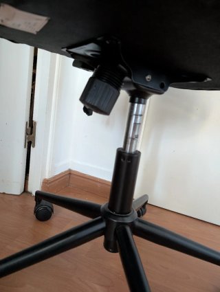 Silla de oficina ergonómica negra