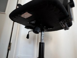 Silla de oficina ergonómica negra