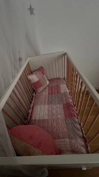 Cuna- cama blanca con cajones