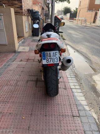 Yamaha R1 Roja y Blanca