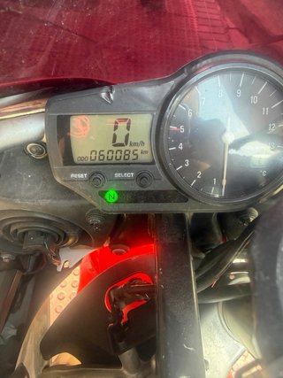 Yamaha R1 Roja y Blanca