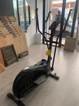 Bicicleta Elíptica Negra y Amarilla