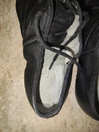 Zapatos de folclore de cuero negros