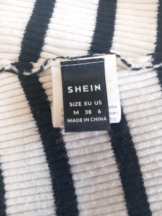 Top Shein rayas blancas y negras
